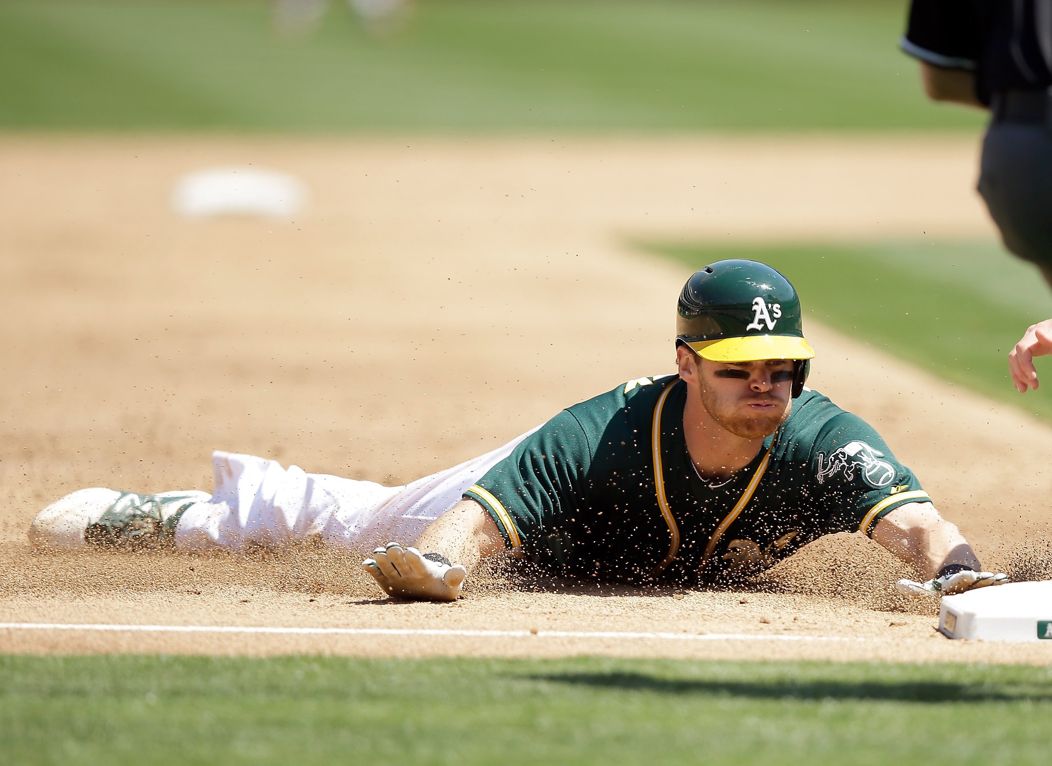 Craig Gentry quickly finds his role with A's