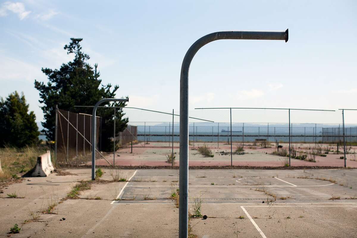 Alameda intends to bypass housing ban, develop exNavy base