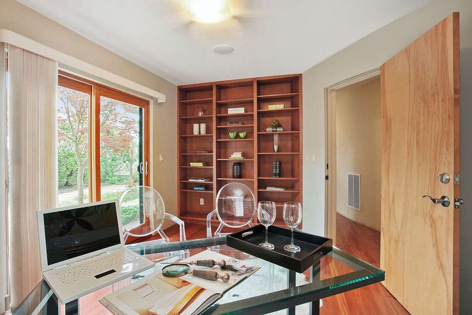 View of Hot Property: Boomerang-shaped contemporary in Berkeley hills - SFGate