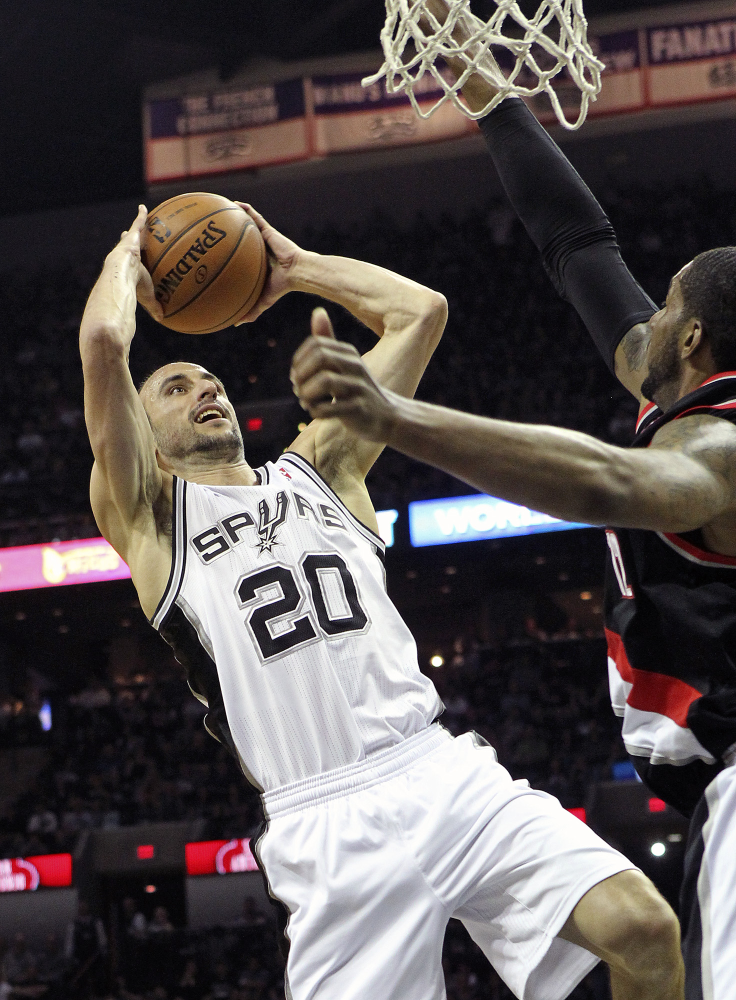 Thomas Robinson Posterizes Kris Humphries (VIDEO) – SLAM, image size:1472x2000