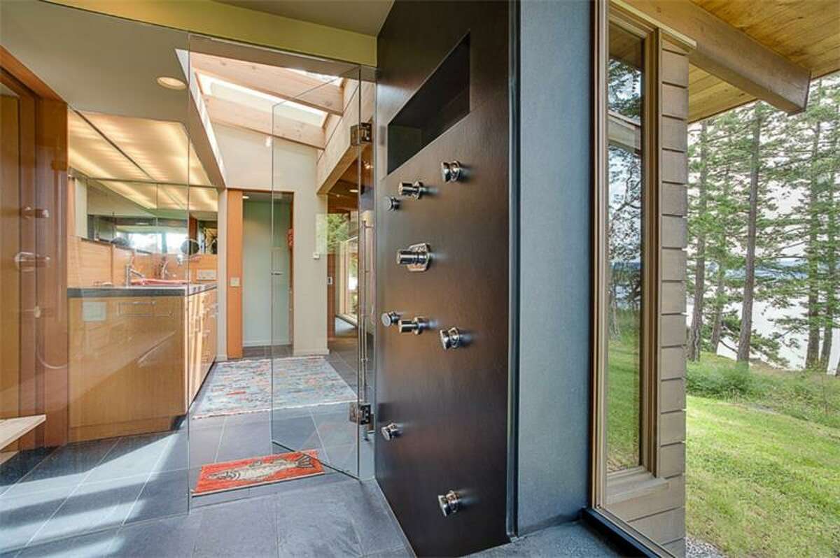 Shaw Island estate comes with contemporary home