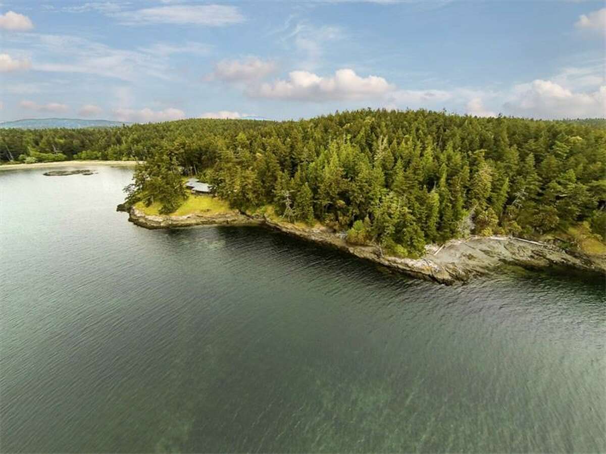 Shaw Island estate comes with contemporary home