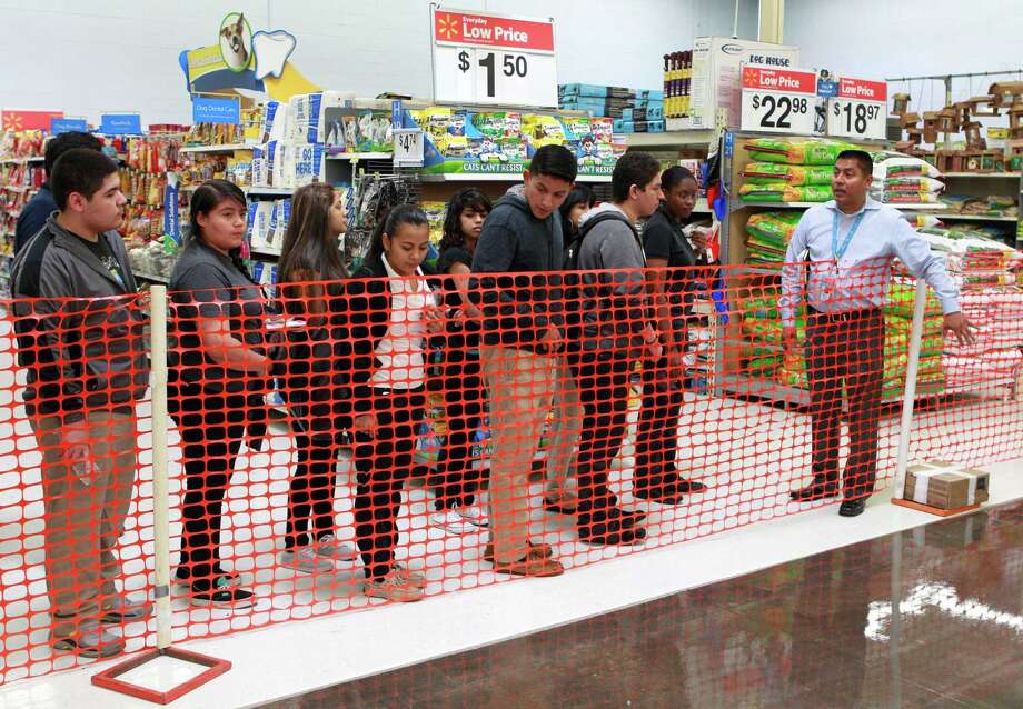 ramon lancon a wal mart field project manager tells students from scarborough high - Stocking Jobs At Walmart ramon lancon a wal mart field project manager tells students from scarborough high - Stocking Jobs At Walmart