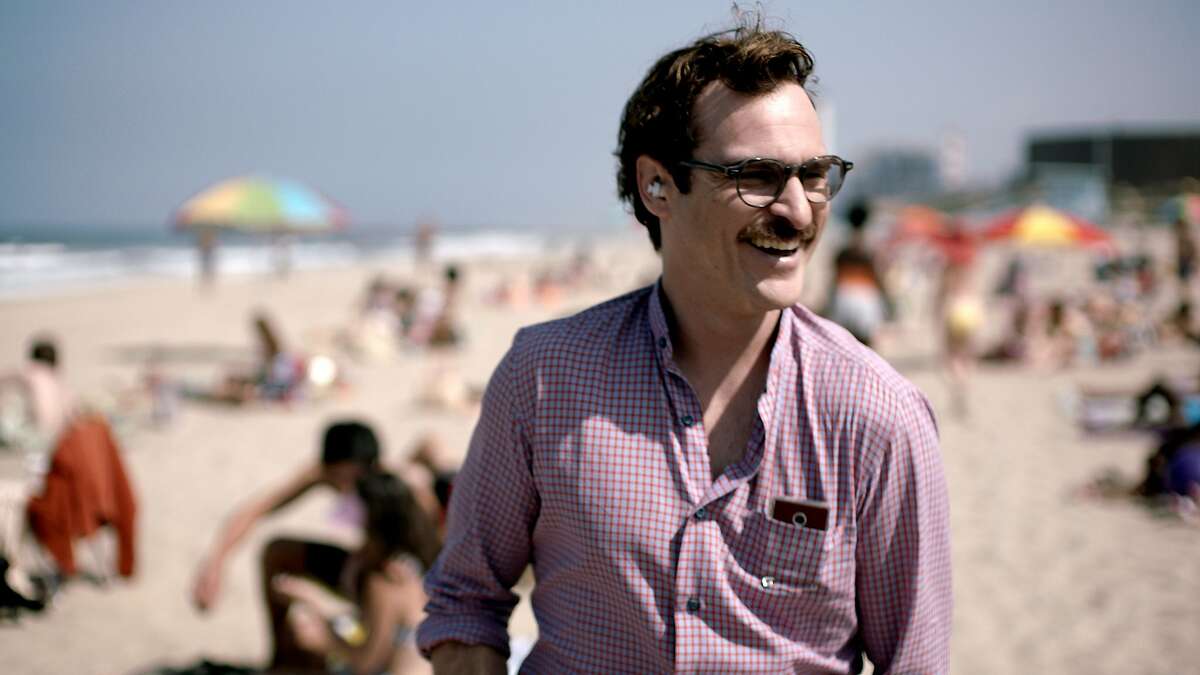 "Her" Netflix Watch the trailer Spike Jonze’s last heartbreaking feature film follows a lonely Joaquin Phoenix as he falls deeply in love with… an operating system. But to his credit, it is voiced by Scarlett Johansson.