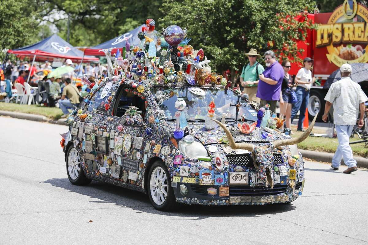 Hundreds of thousands turn out for record-setting Art Car Parade