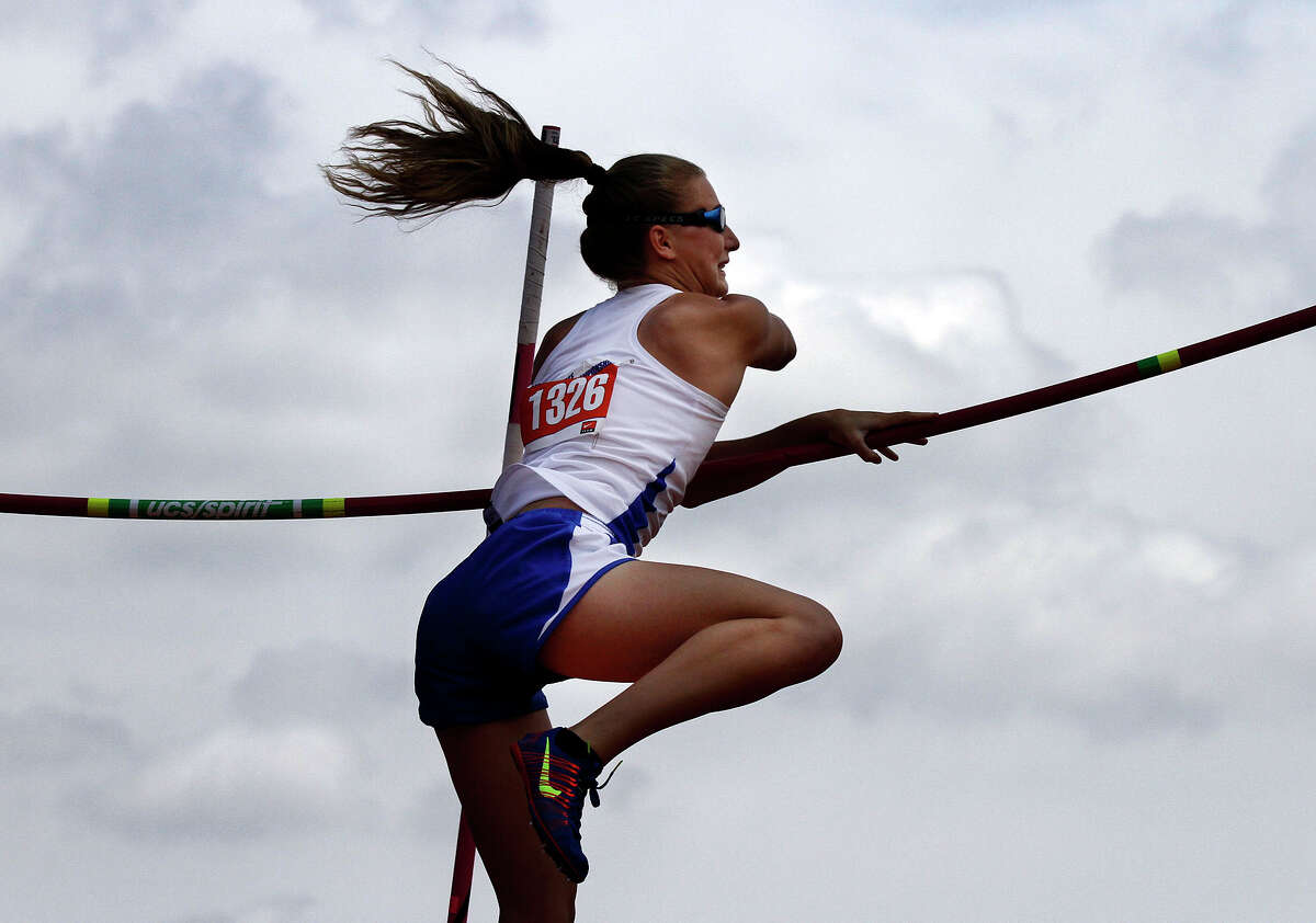 Legally blind pole vaulter soars as role model at state meet