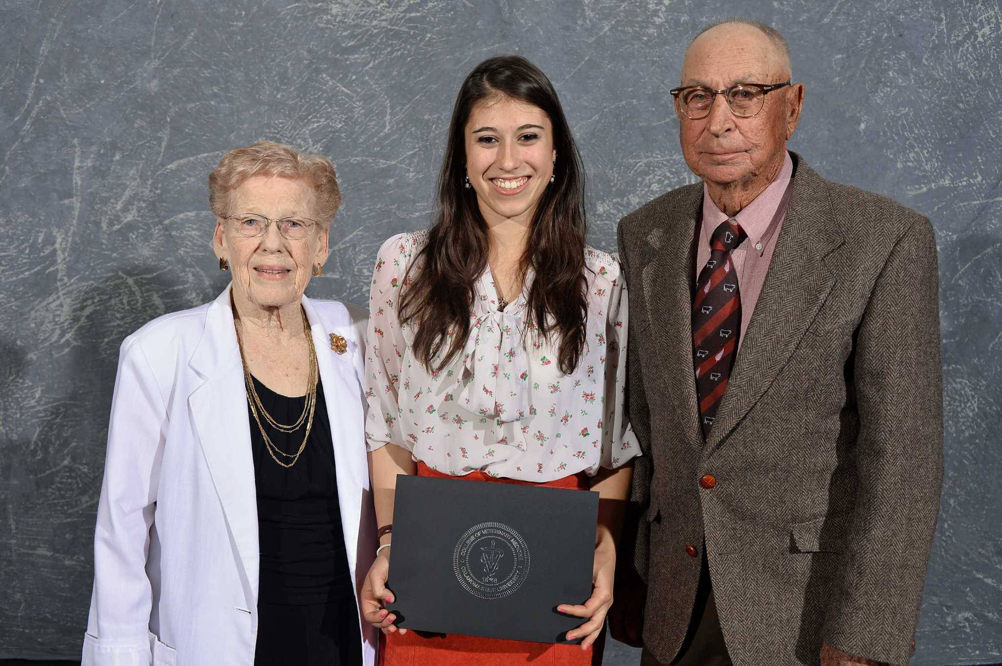 New Canaan veterinary student receives honors