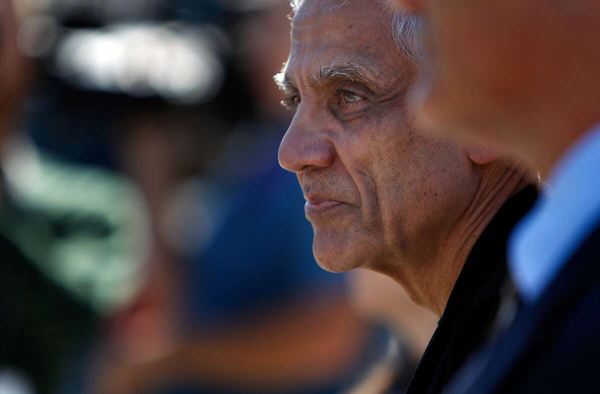 Silicon Valley billionaire Vinod Khosla arrives at the San Mateo County Superior Court building in Redwood City, Calif., on Monday, May 12, 2014, on his way to testify in the Martin's Beach lawsuit.