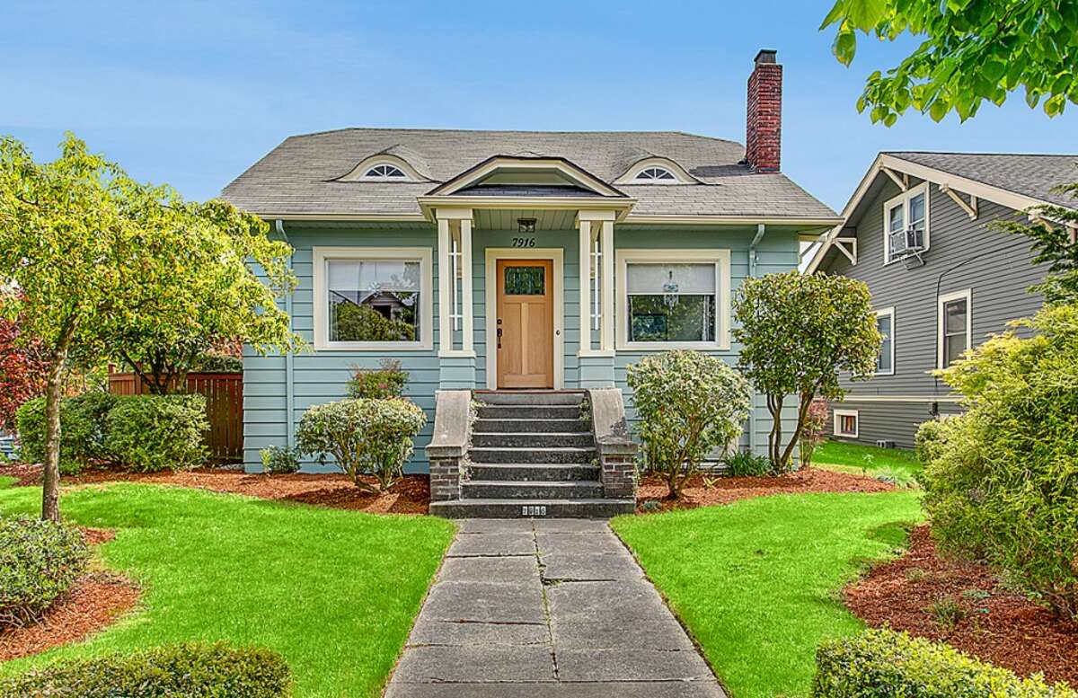 We'll start with the lowest-priced home on our virtual tour, 7916 Roosevelt Way N.E., which is listed for $599,950. The 2,740-square-foot house, built in 1925, has four bedrooms and 2.75 bathrooms -- including a Basement apartment -- crown moldings, built-ins, a covered deck and a patio on a 5,616-square-foot lot.