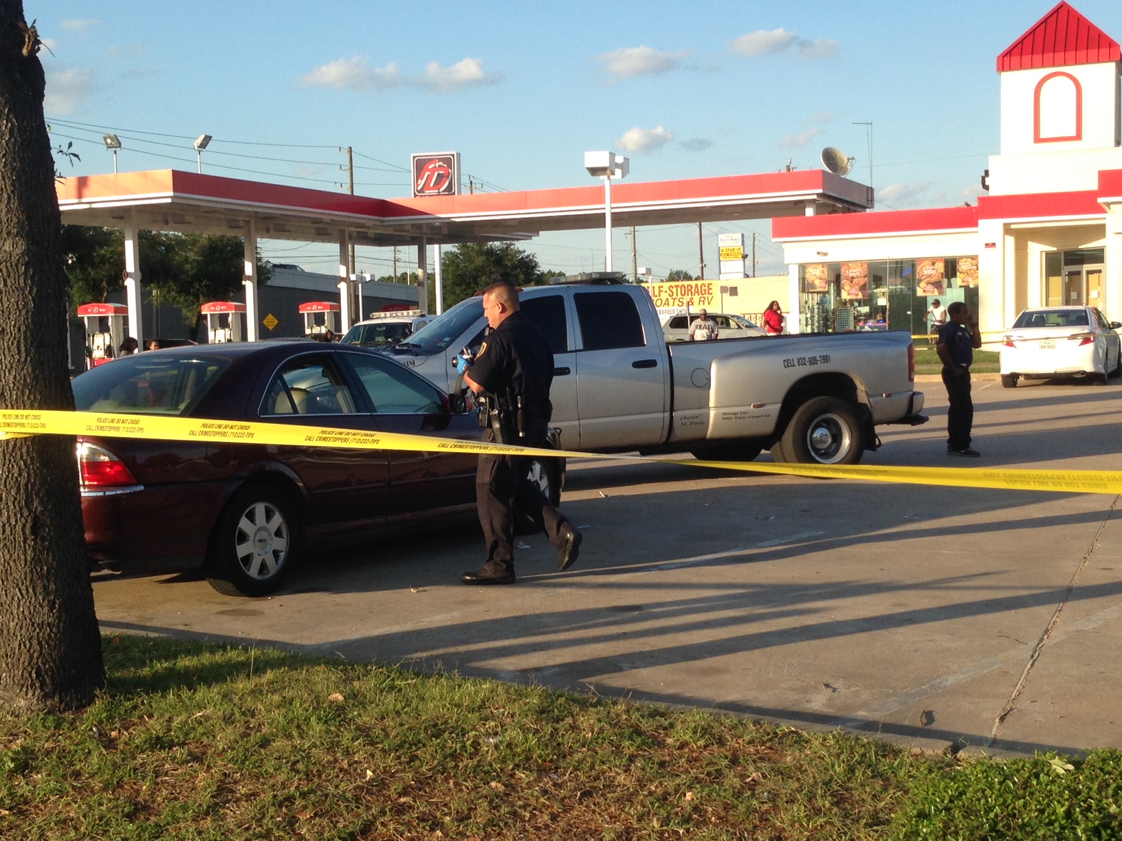 Authorities ID two killed in shooting near southwest Houston gas station