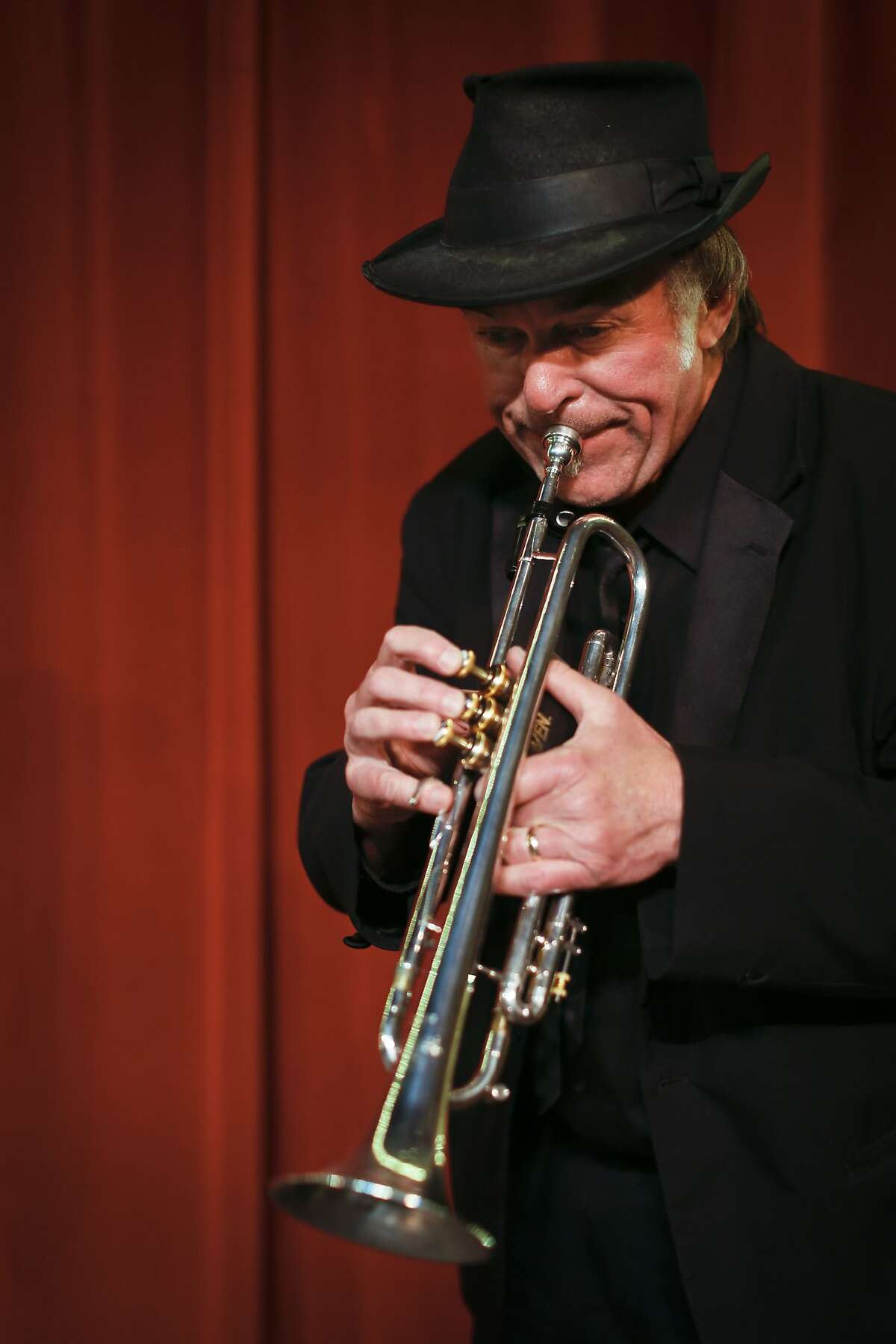 Hats off to 'Beach Blanket Babylon' band