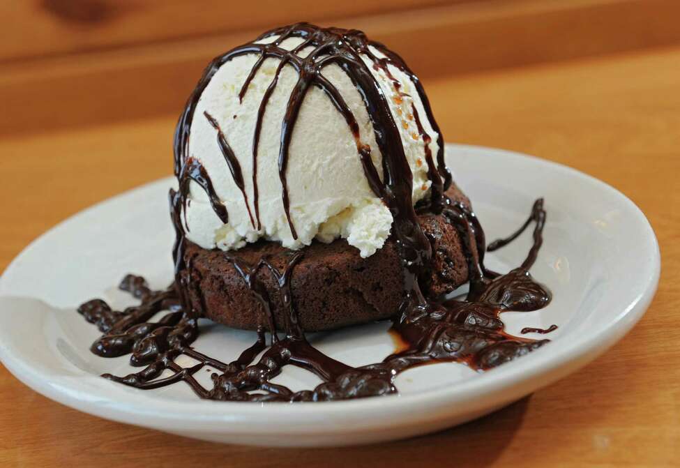 Texas Roadhouse Desserts Big Ol' Brownie : Big Ol' Brownie. - Picture