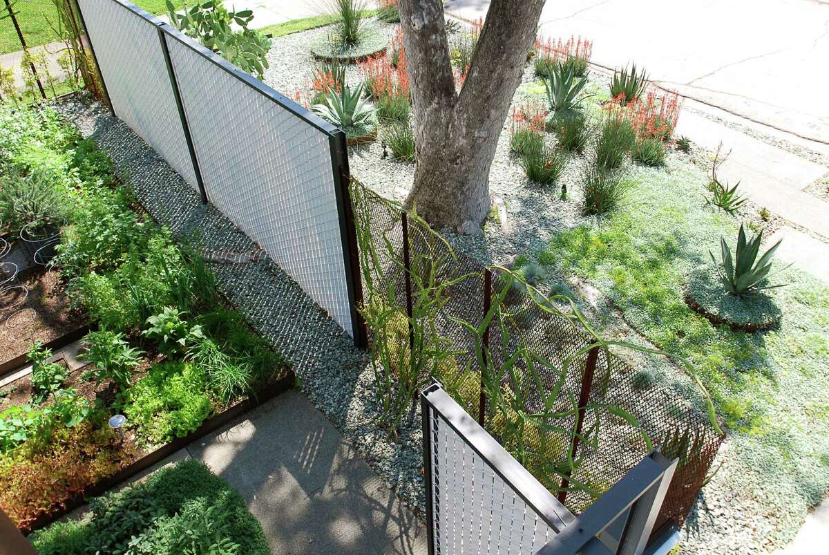 Exhibit traces Houston's history through its gardens