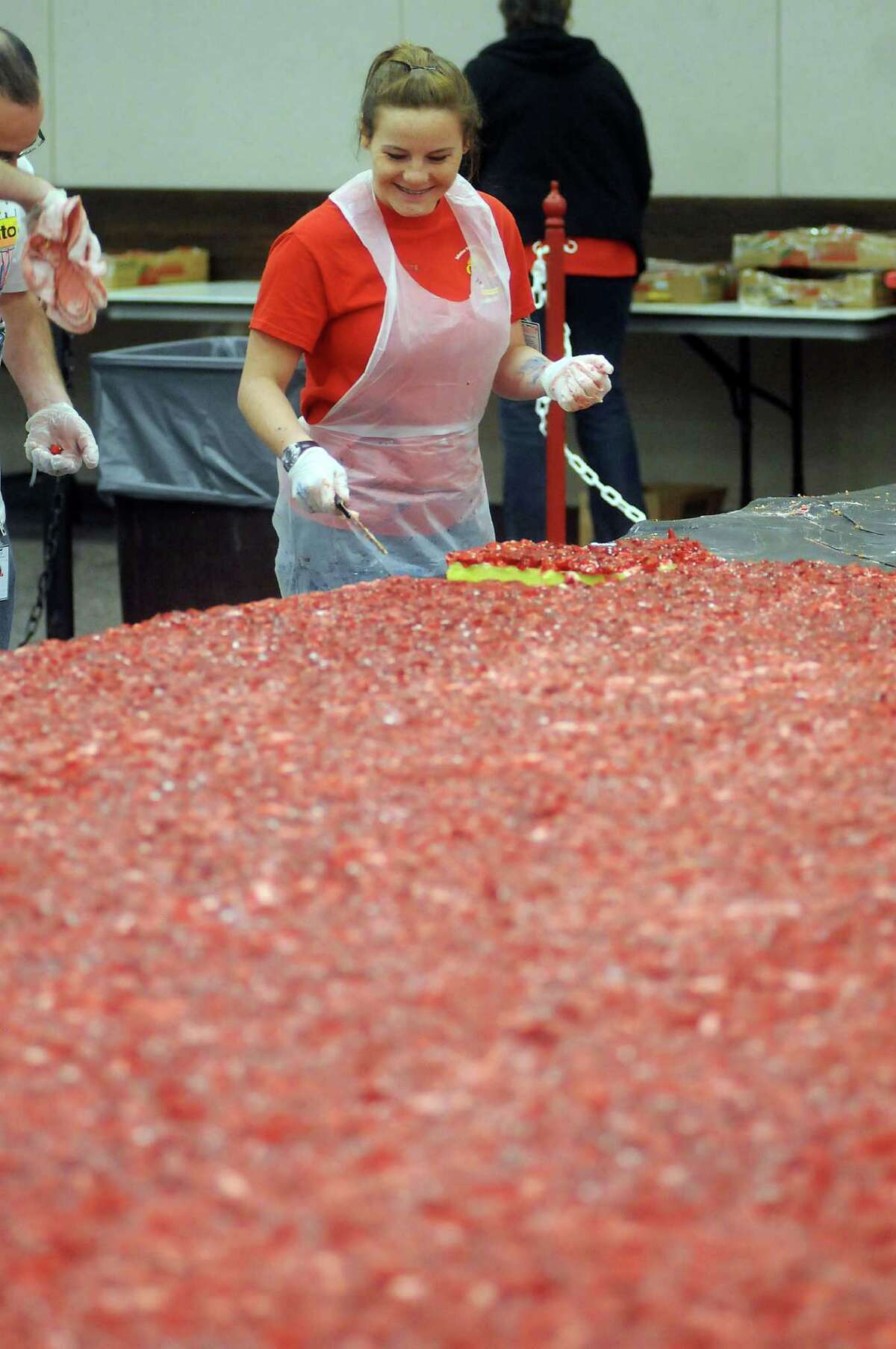 Pasadena Festival May Have Created World's Largest Shortcake