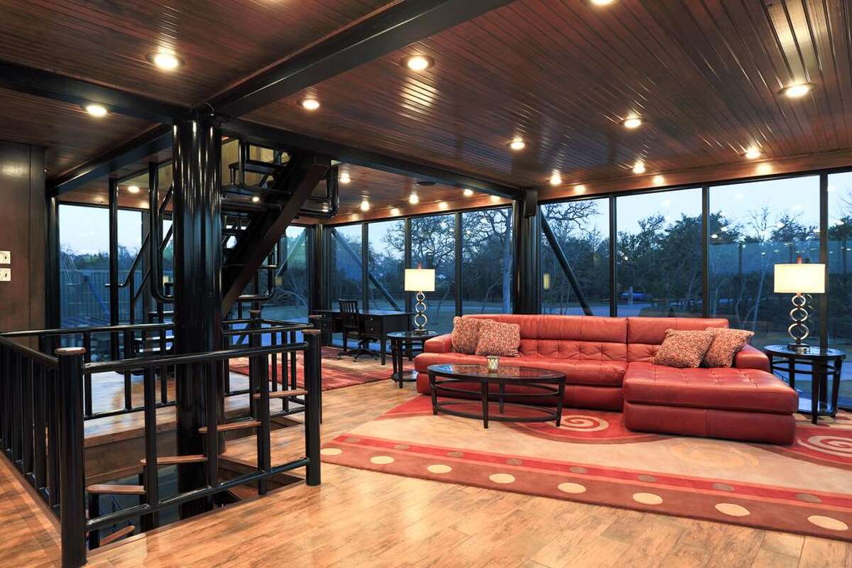 Threestory glass house is paradise on the lake