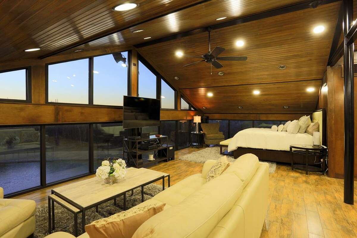 Threestory glass house is paradise on the lake