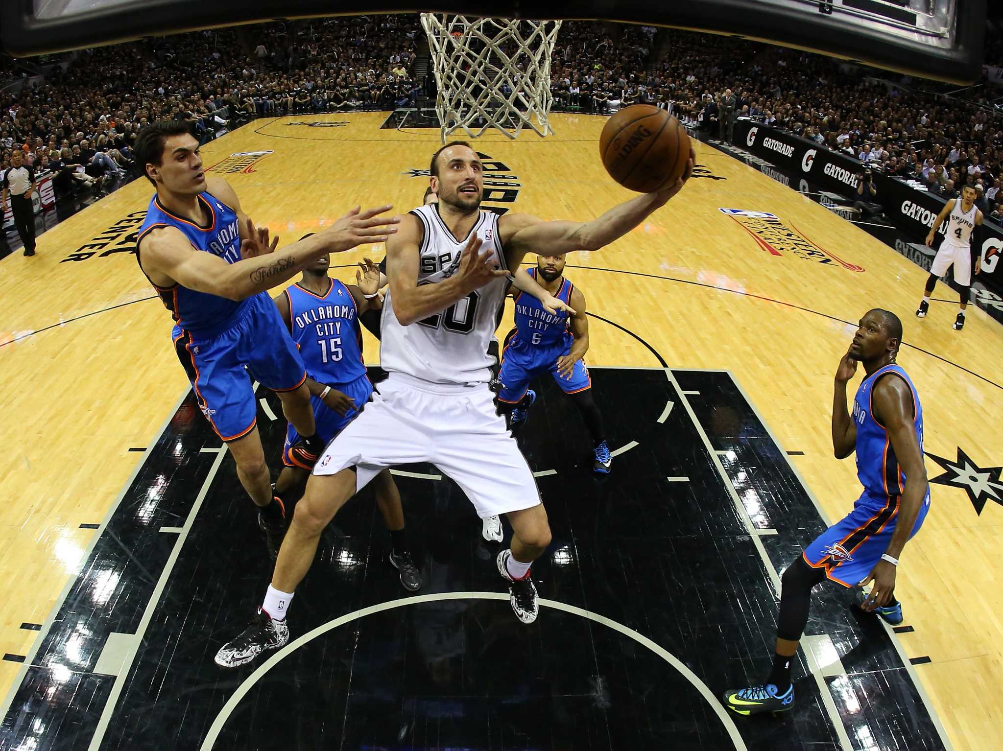 Duncan Helps Spurs Rout Thunder In Series Opener