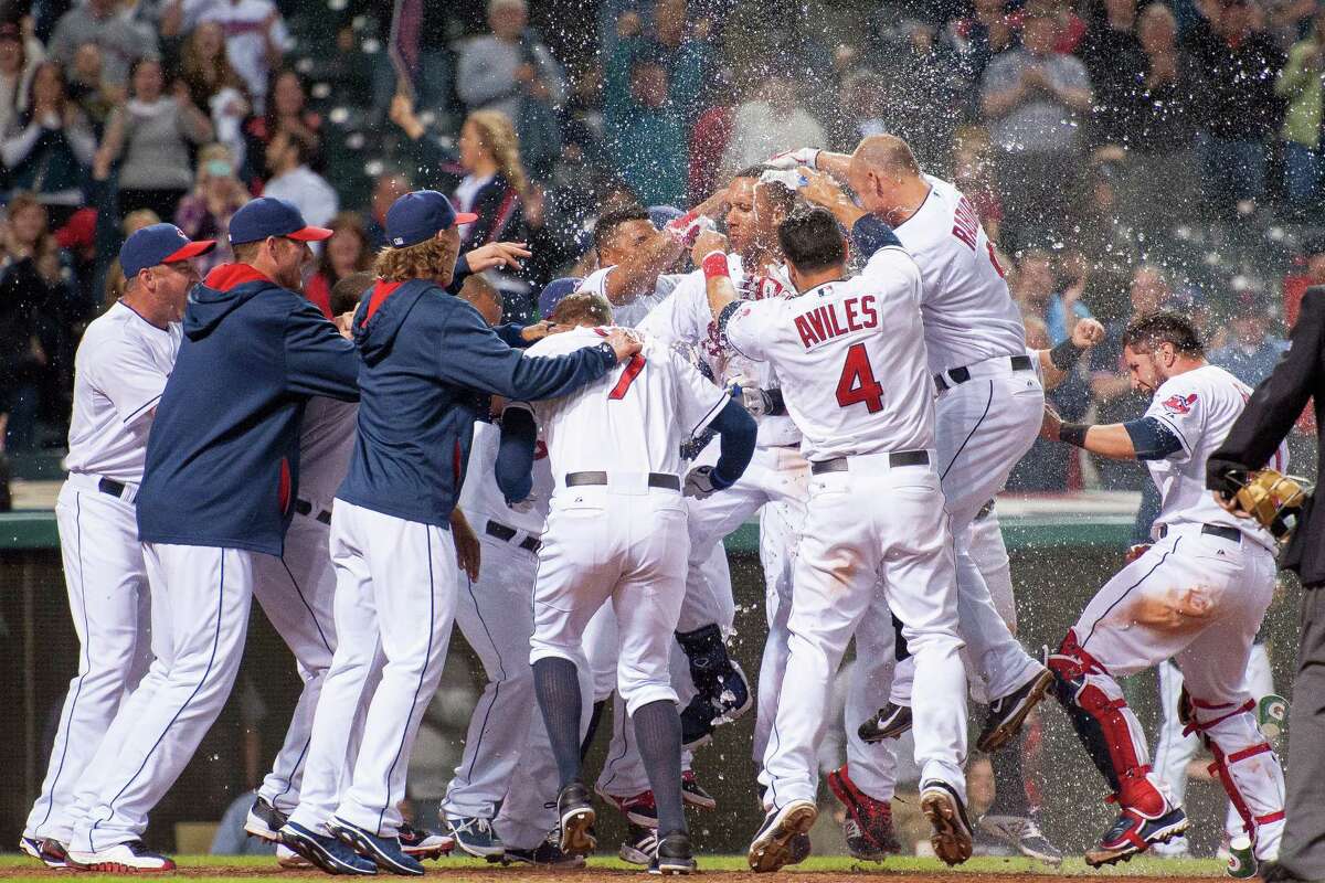 MLB: Indians cool off Tigers