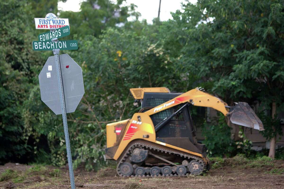 An empty lot is leveled for a new residential building in the First Ward Friday, Sept. 27, 2013, in Houston. ( Johnny Hanson / Houston Chronicle )