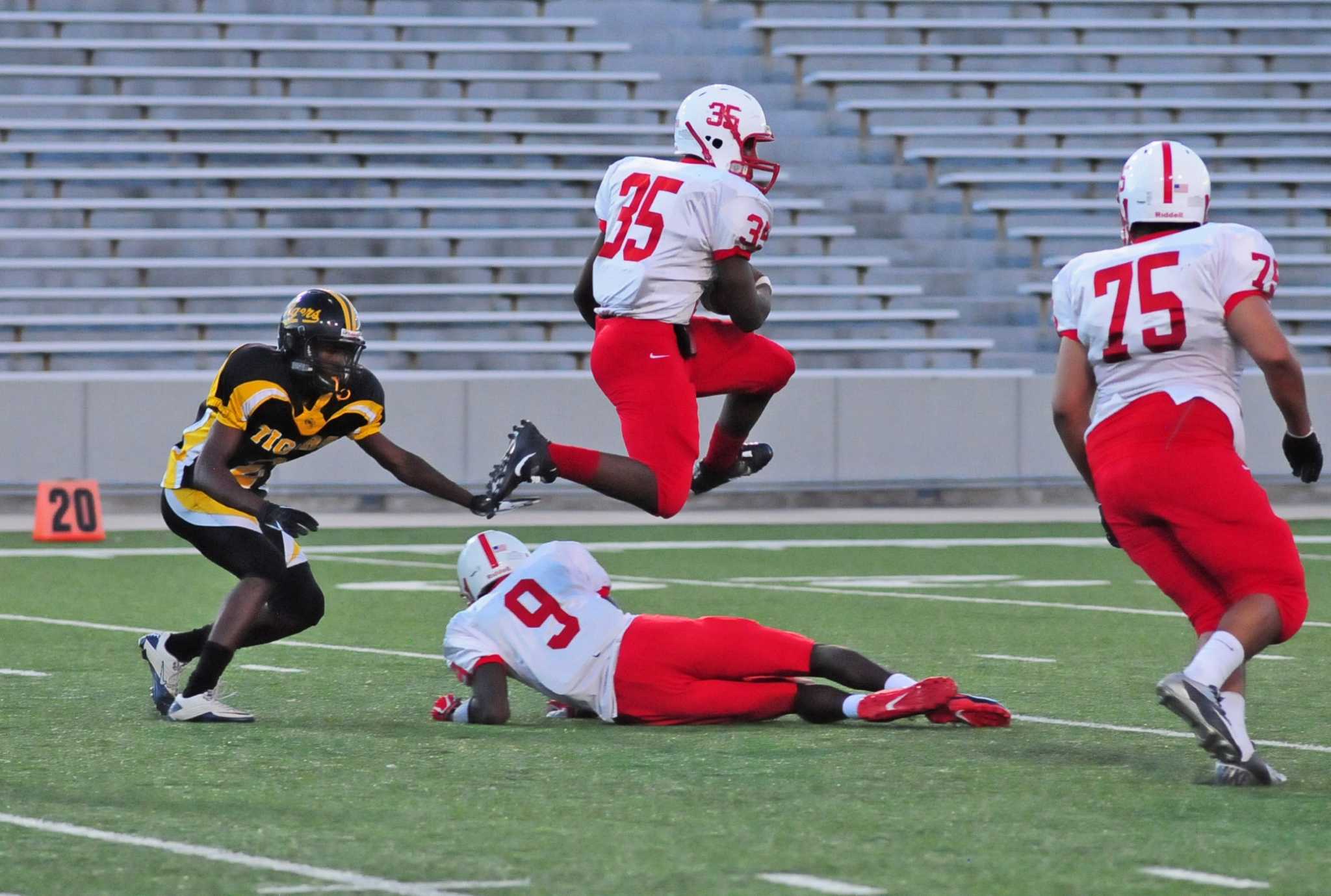 Young talent gets chance to shine during Bellaire spring football
