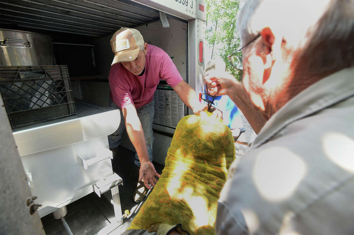 Pros offer crawfish buying, cooking tips