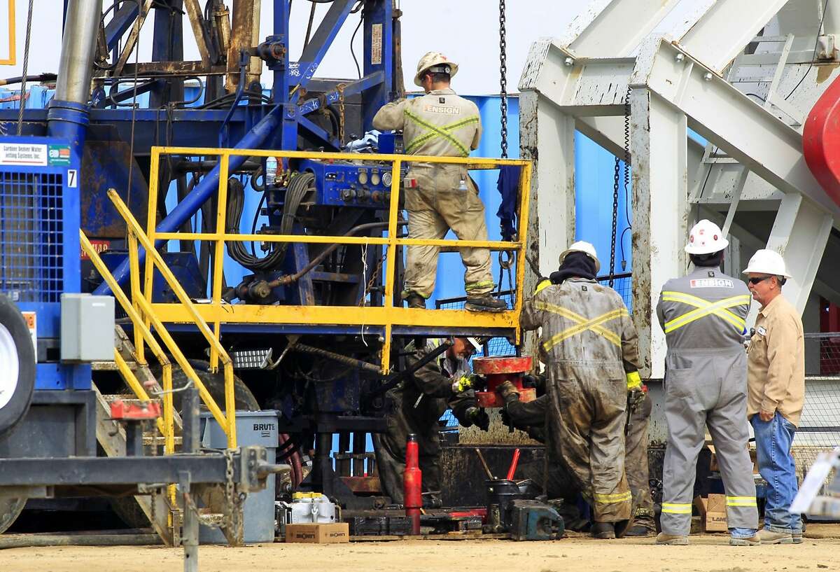 Oil workers toil on an oil rig March 5, 2014, north of Shafter, Calif. Though there could be 15 billion barrels of oil trapped in the Monterey Shale in Kern County, getting to them through California's complicated, earthquake-altered geology could be a prohibitively expensive undertaking. (Brian van der Brug/Los Angeles Times/MCT)