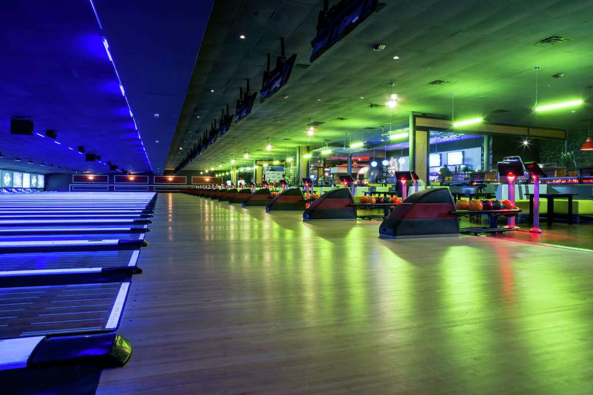 Arian Foster And 5 Pound Burger Star At Woodlands Bowling Alley Opening 