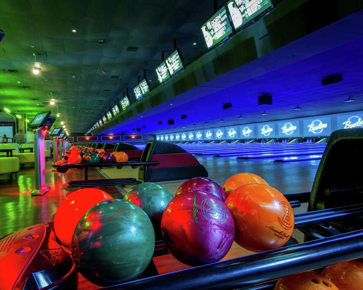 Arian Foster And 5 Pound Burger Star At Woodlands Bowling Alley Opening 