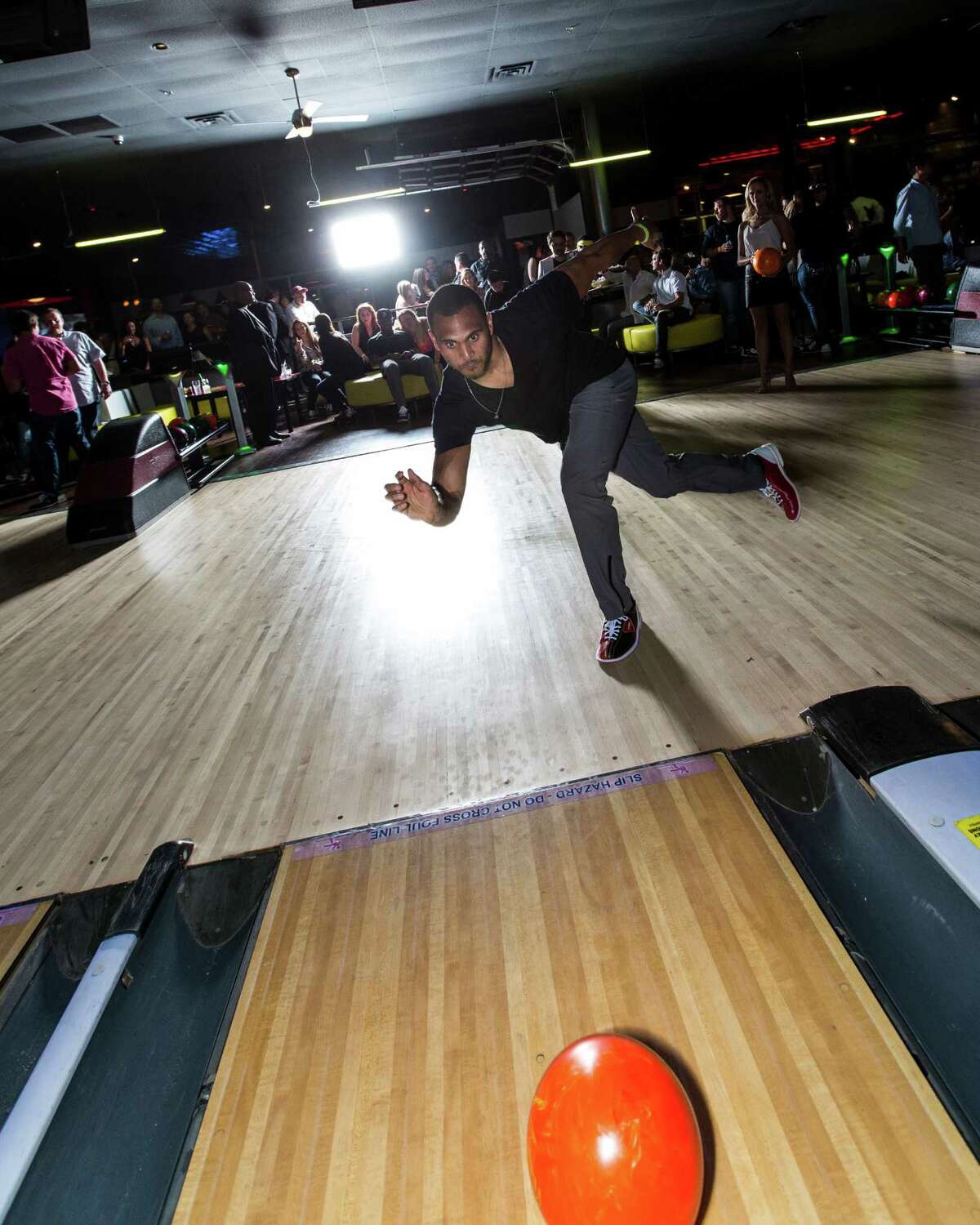 Arian Foster And 5 Pound Burger Star At Woodlands Bowling Alley Opening 