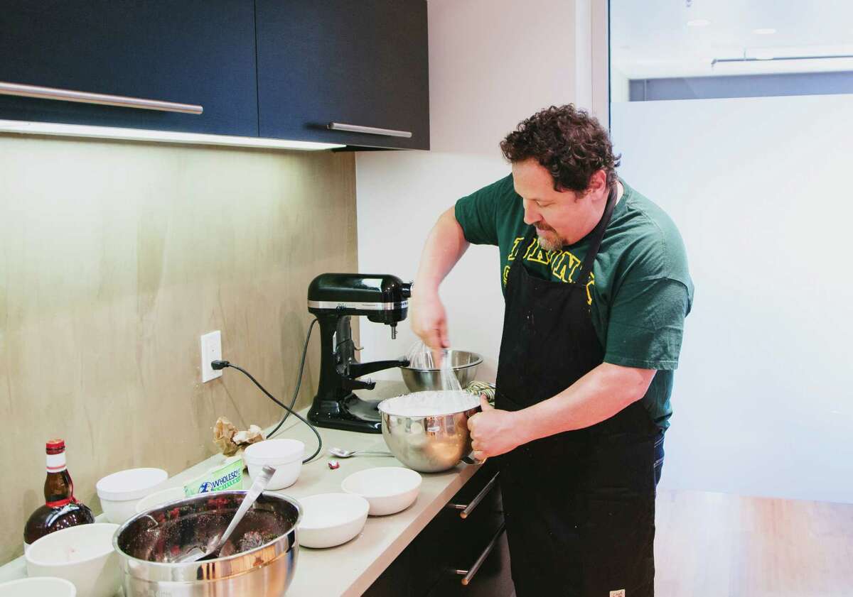 Jon Favreau whips up lunch in his office at Venice Beach in Los Angeles, April 16, 2014. Favreau, an actor and filmmaker, prepared the meal with skills left over from his new movie, "Chef," a small film he is serving up between blockbusters. (David Walter Banks/The New York Times) -- PHOTO MOVED IN ADVANCE AND NOT FOR USE - ONLINE OR IN PRINT - BEFORE APRIL 27, 2014. ORG XMIT: XNYT121