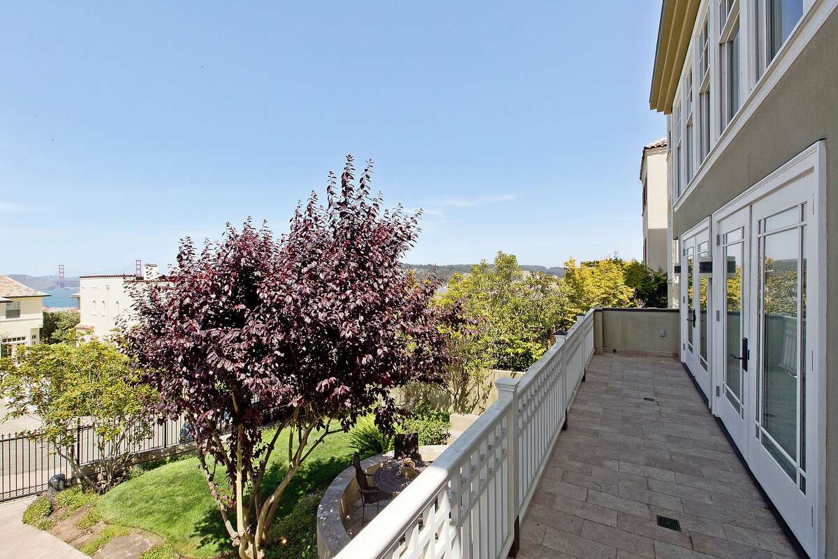 Quintessential Sea Cliff home has luxurious rooms, ocean views