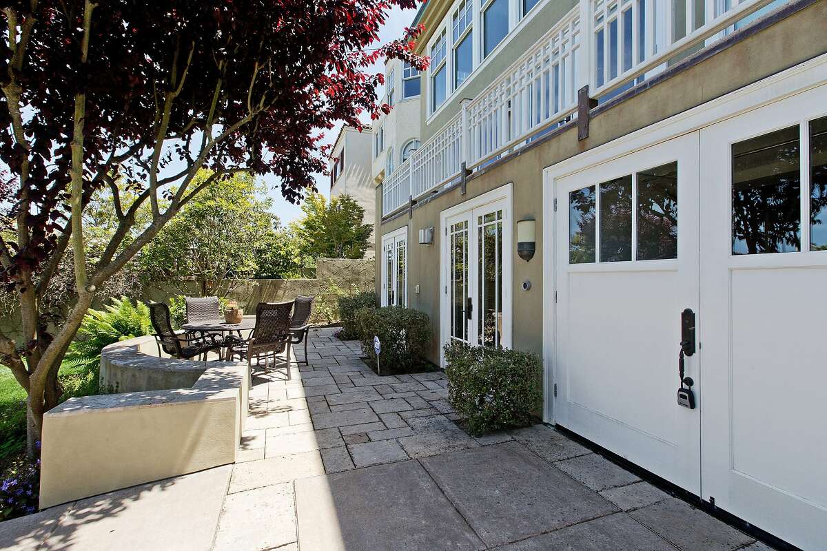 Quintessential Sea Cliff home has luxurious rooms, ocean views