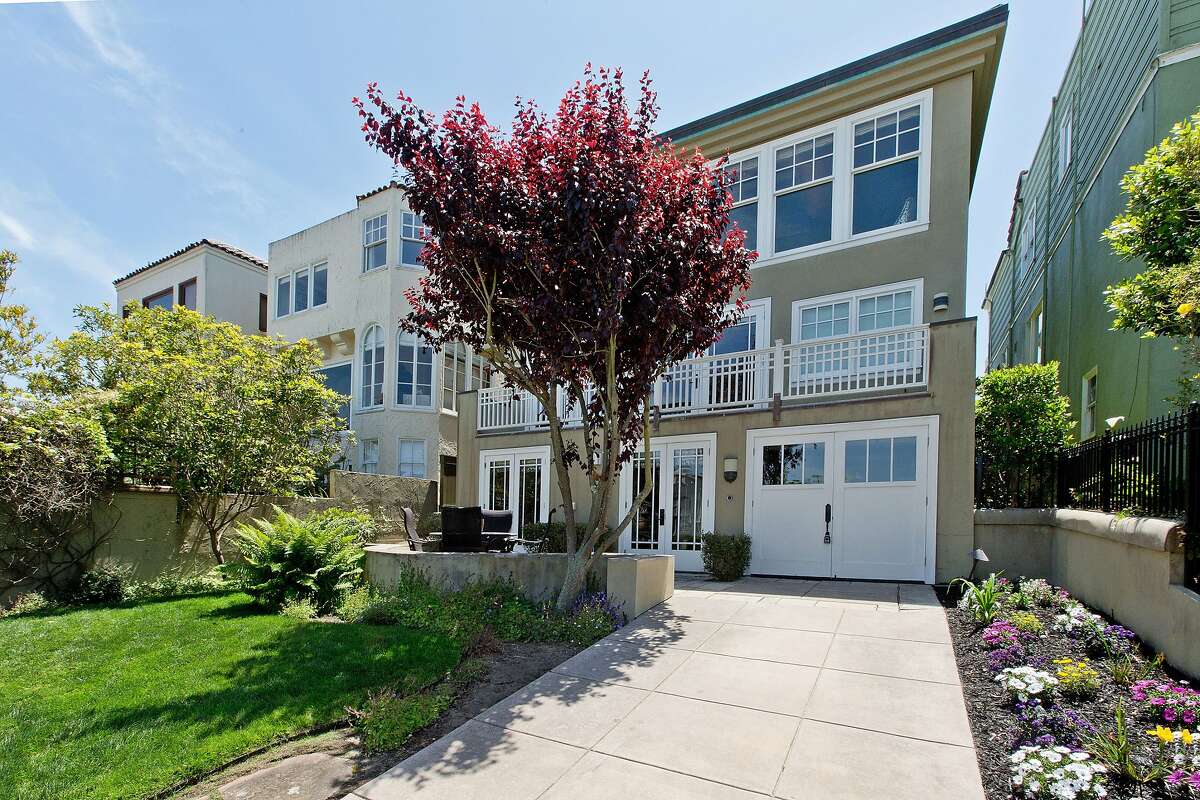 Quintessential Sea Cliff home has luxurious rooms, ocean views