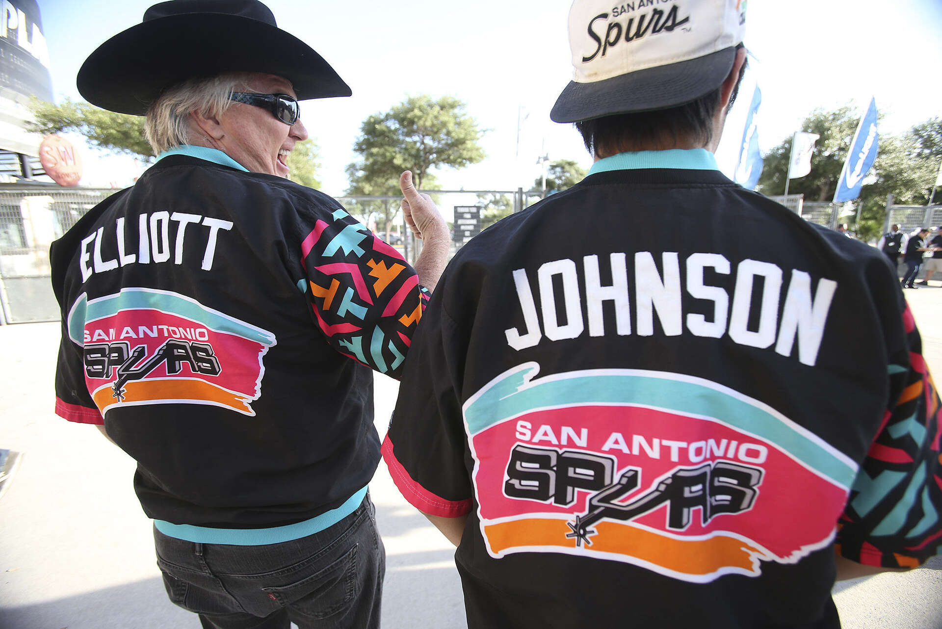 VTG San Antonio Spurs Competitor popular Windbreaker & Mitchell Ness Snapback Cap Lot