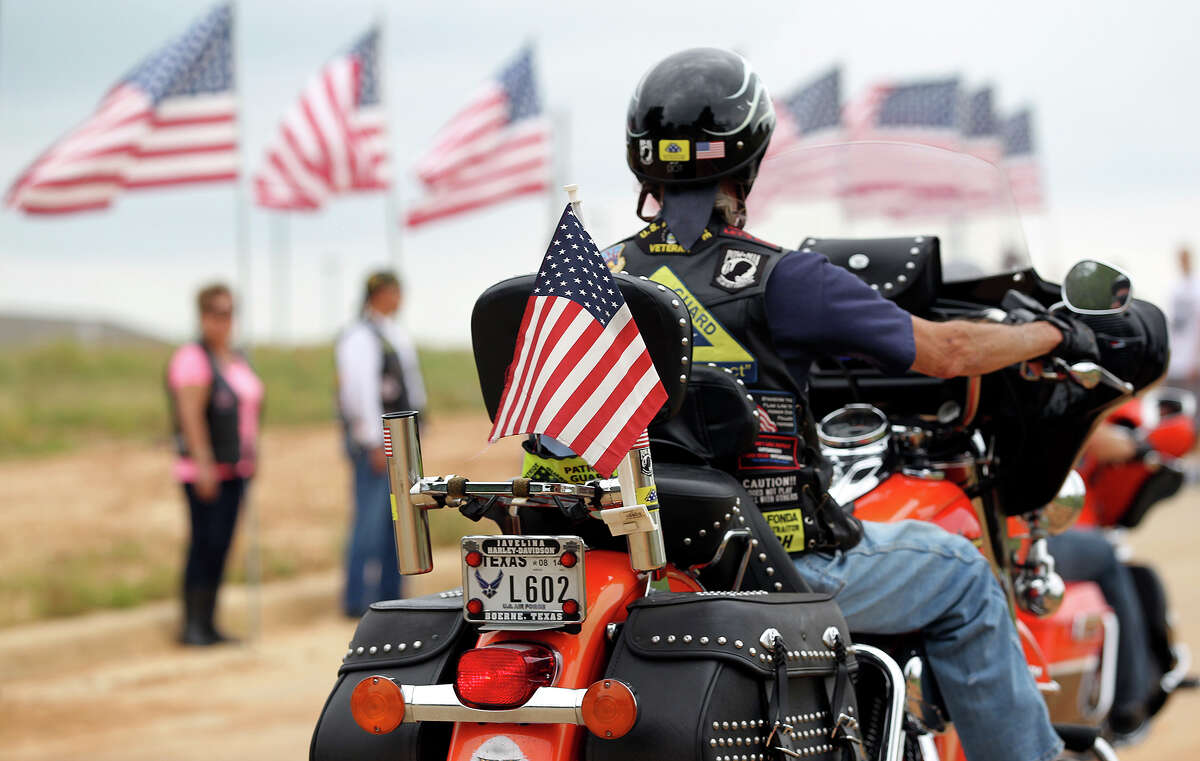 Bikers pay tribute to veterans
