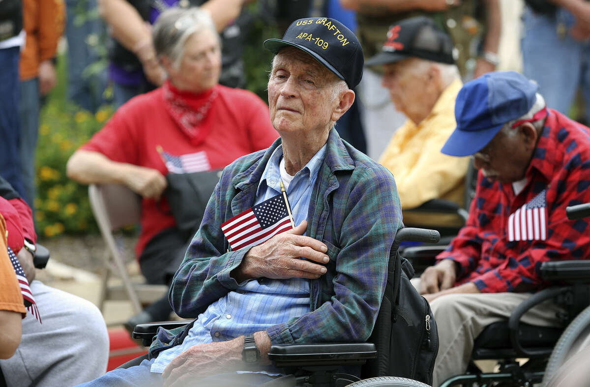 Bikers pay tribute to veterans