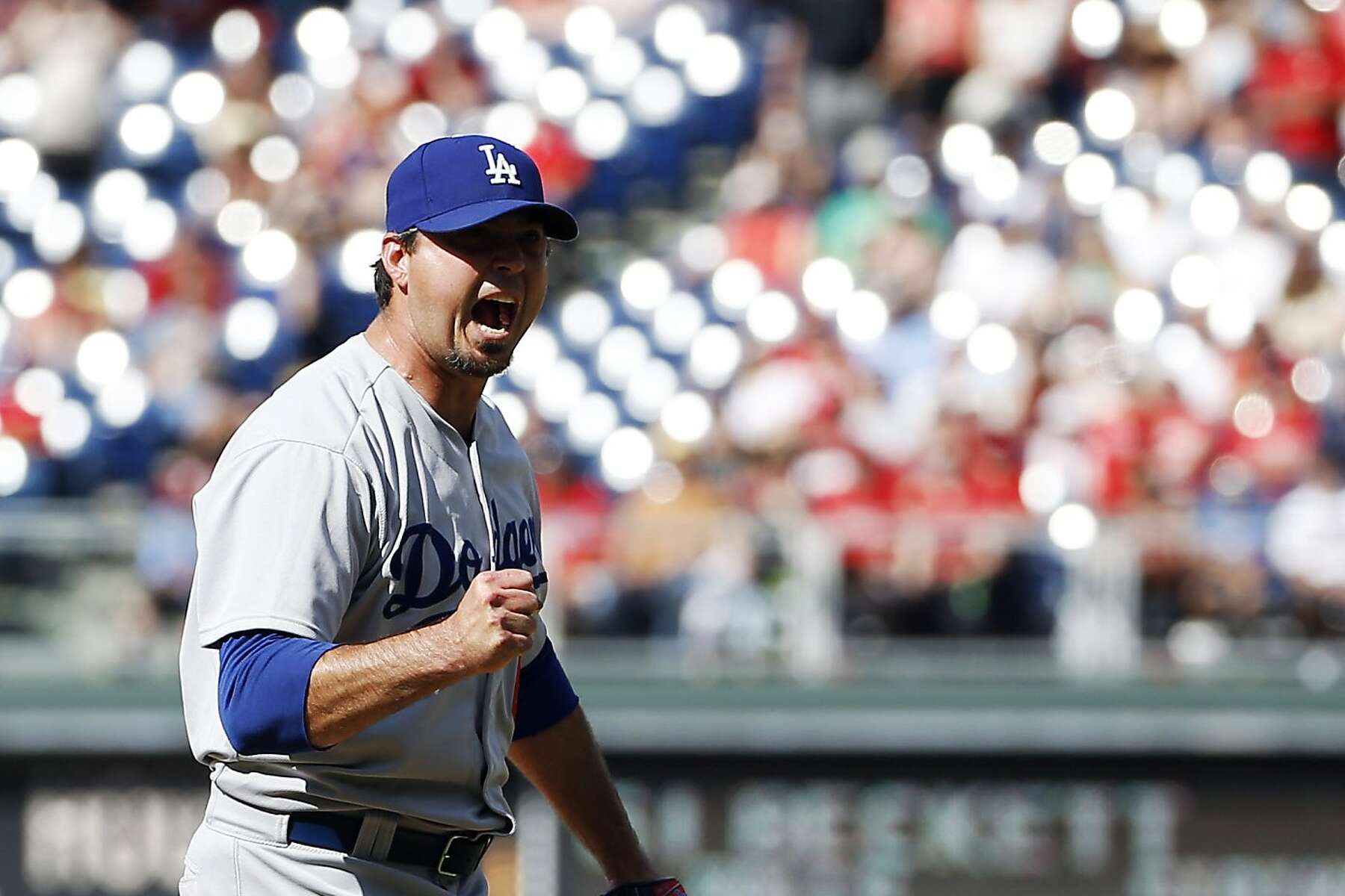 Josh Beckett pitches no-hitter, Dodgers stop Phillies