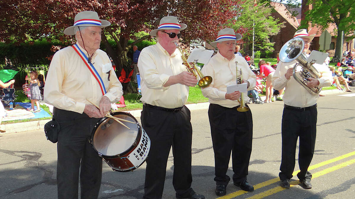 Thousands give a Fairfield salute to the nation's fallen on Memorial Day