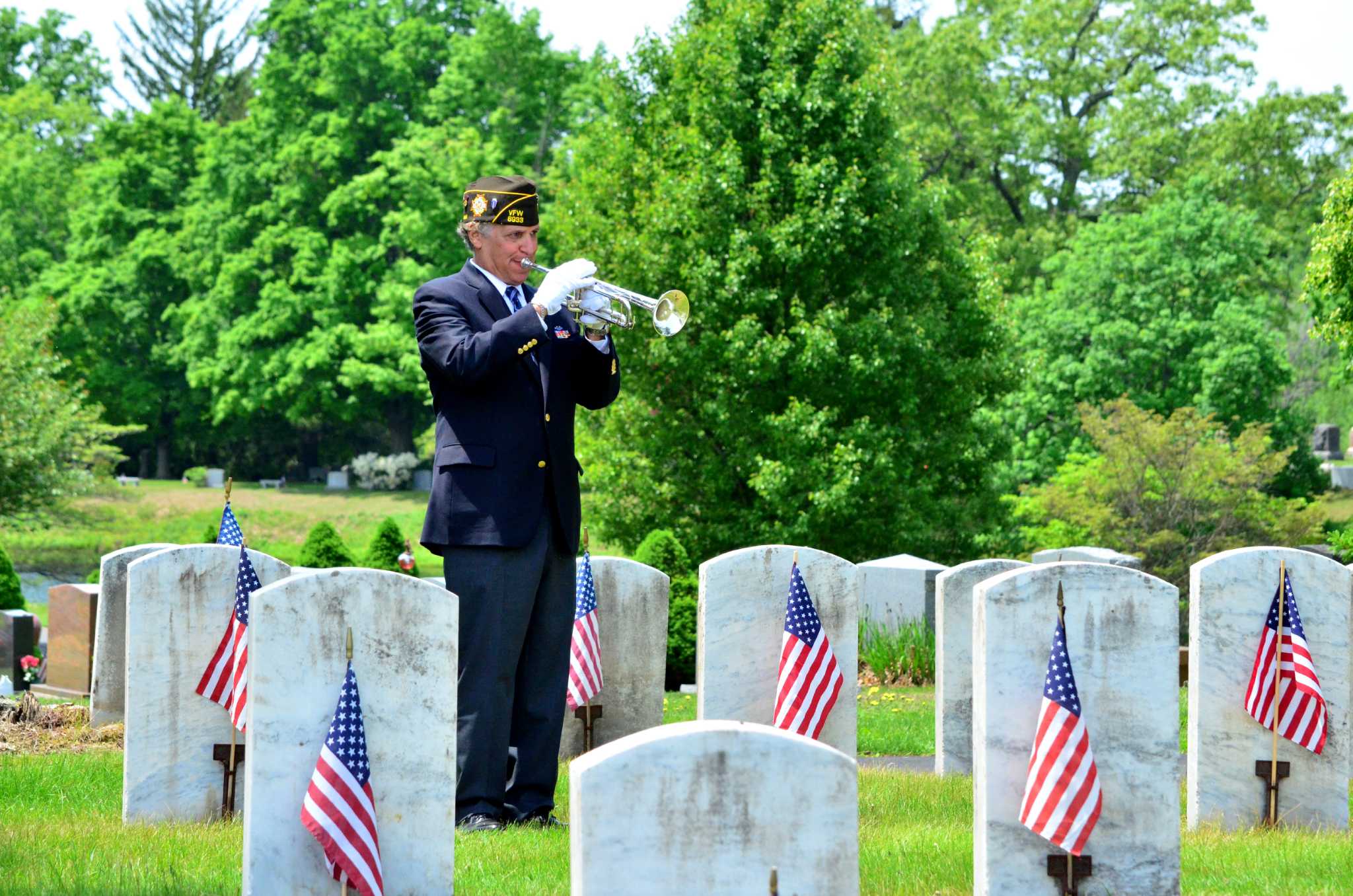 Memorial Day ceremony takes on permanent bugler - Darien News