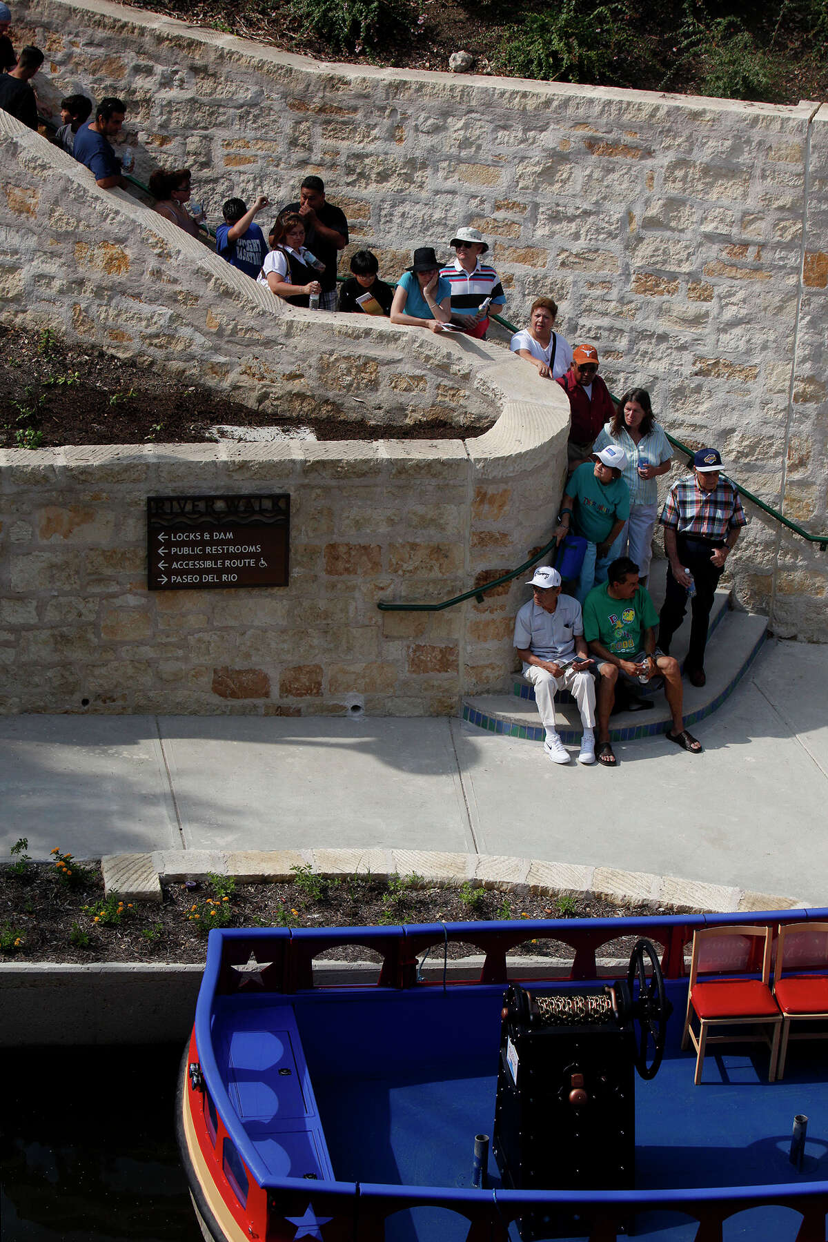 The line begins for the first people holding tickets for a ride on the first Rio San Antonio Cruise for the public during the grand opening celebration of the San Antonio Museum Reach extension on Saturday, May 30, 2009. LISA KRANTZ/lkrantz@express-news.net
