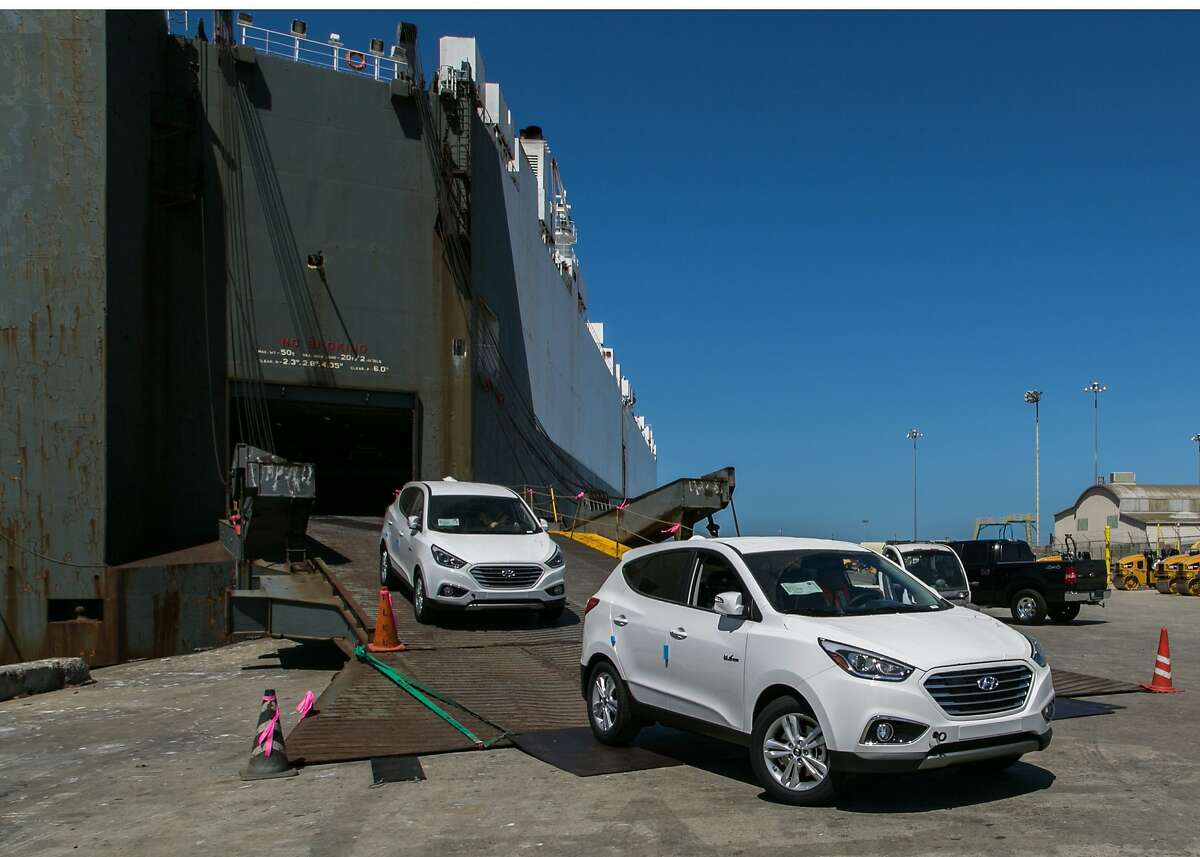 Hyundai's first mass-produced Tucson full cell CUVs arrive in Southern California.