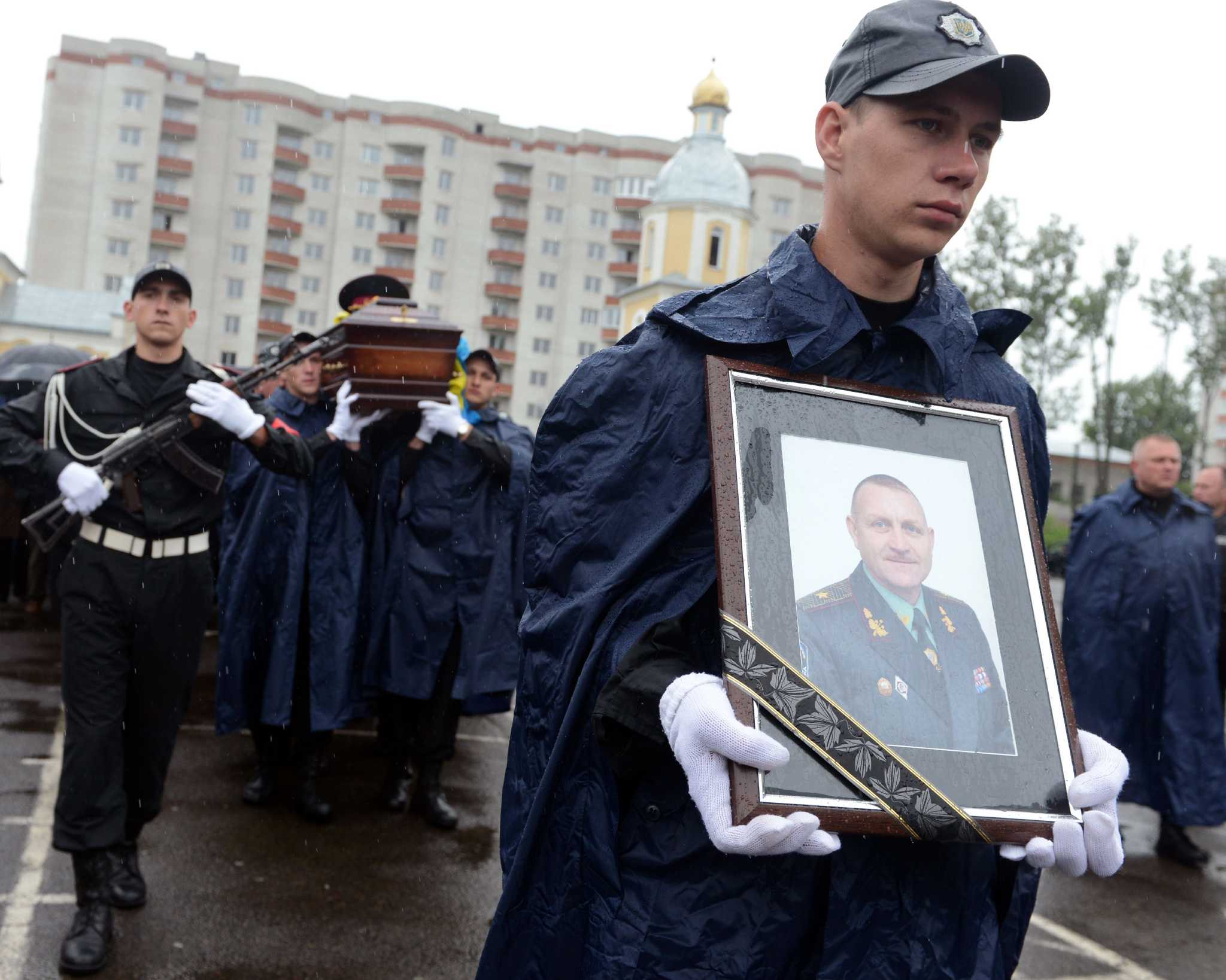 Russian nationalist splinters Ukraine, so Kremlin doesn't have to