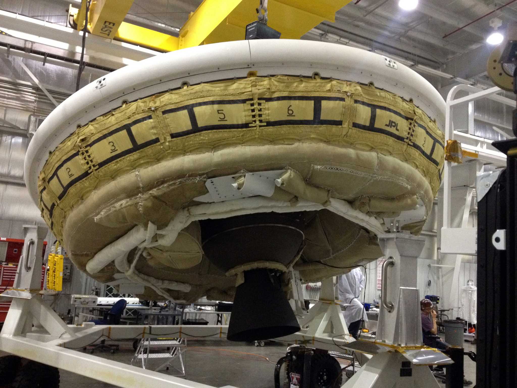 NASA to test giant parachute for manned Mars landings