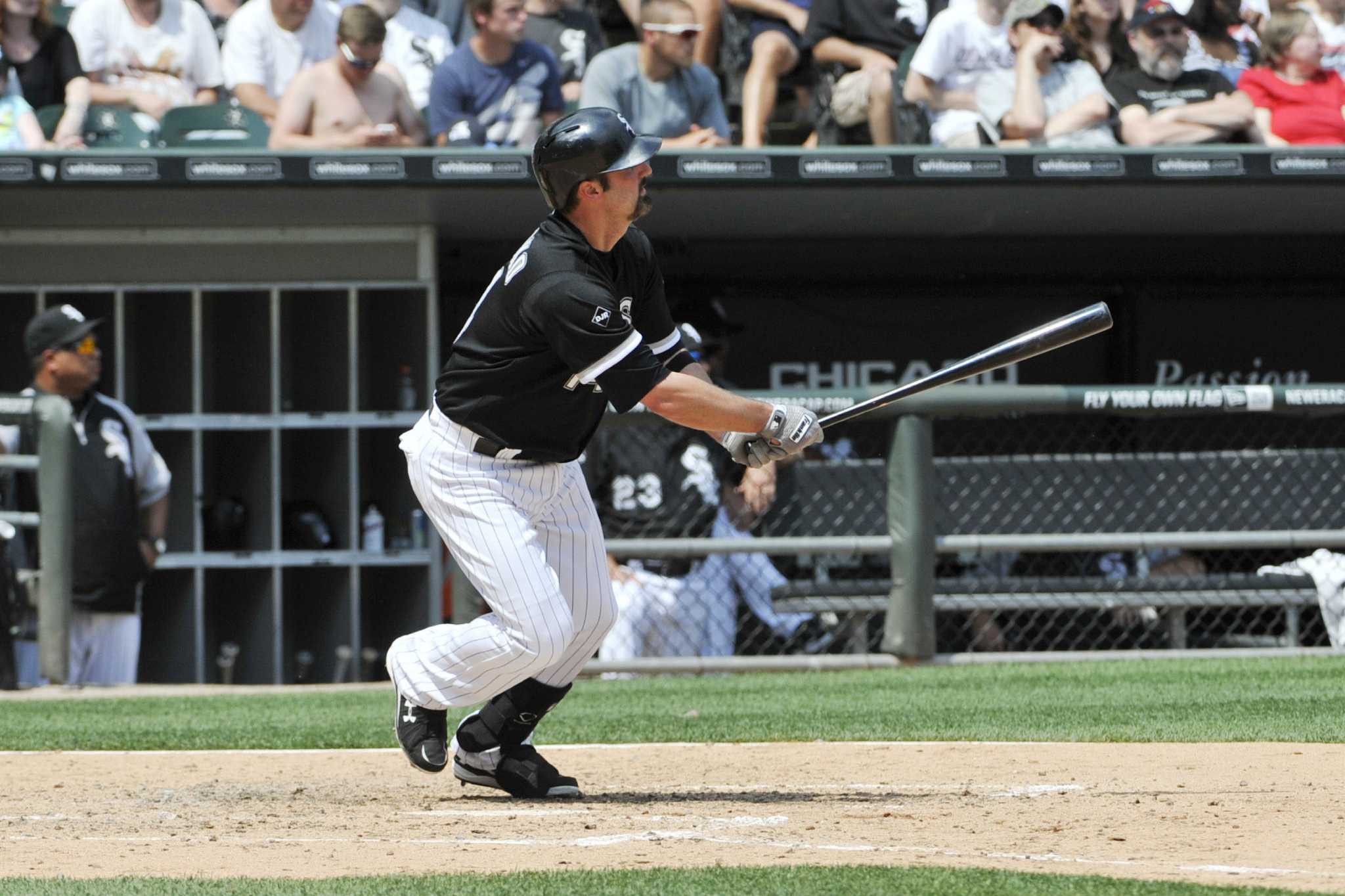 Sale's two-hitter carries White Sox