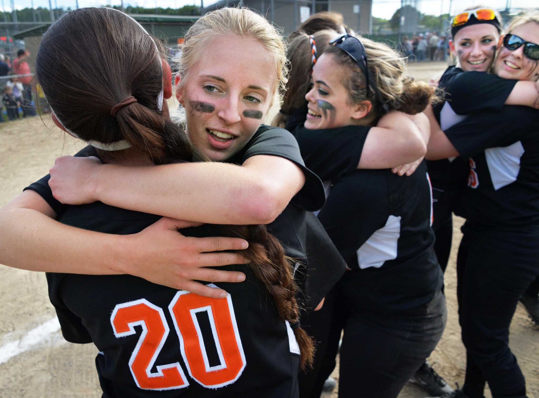 Class A softball championship: Auburn dethrones Jamesville-DeWitt