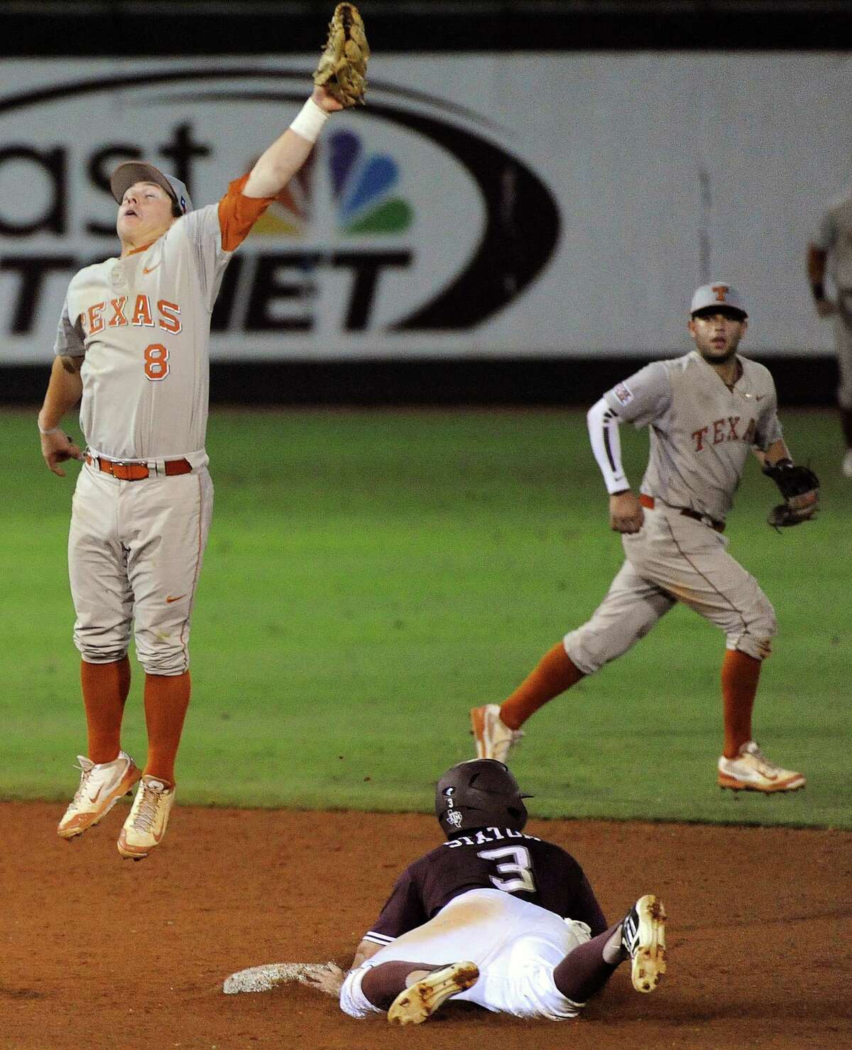 Houston Regional A M Beats UT To Force Decisive Game