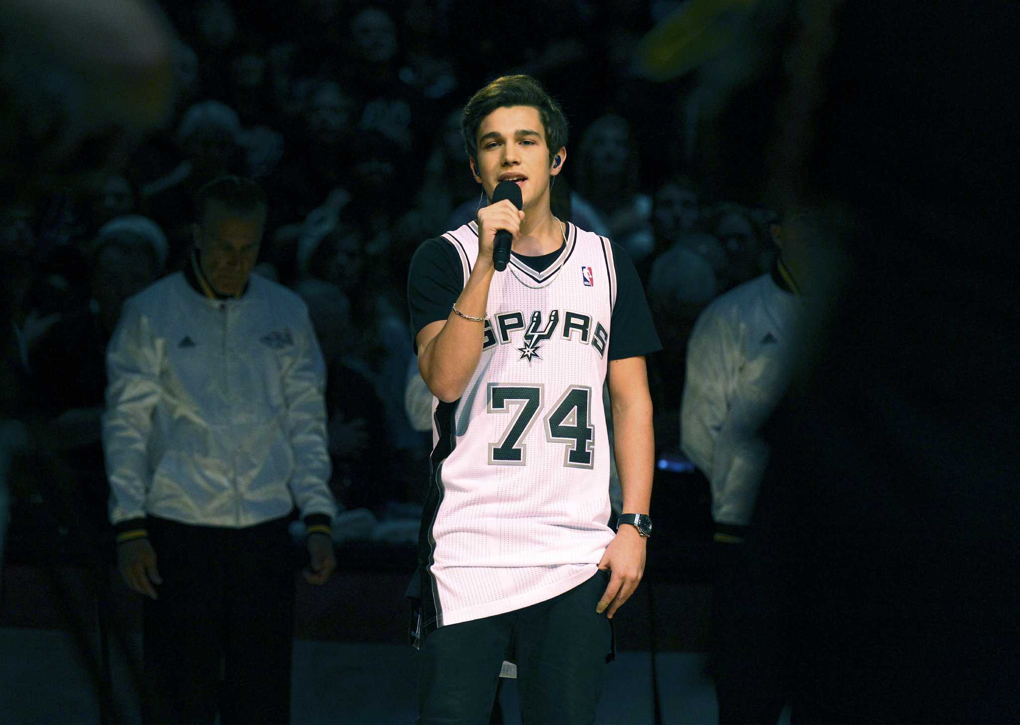 Austin Mahone comes home — home court, that is