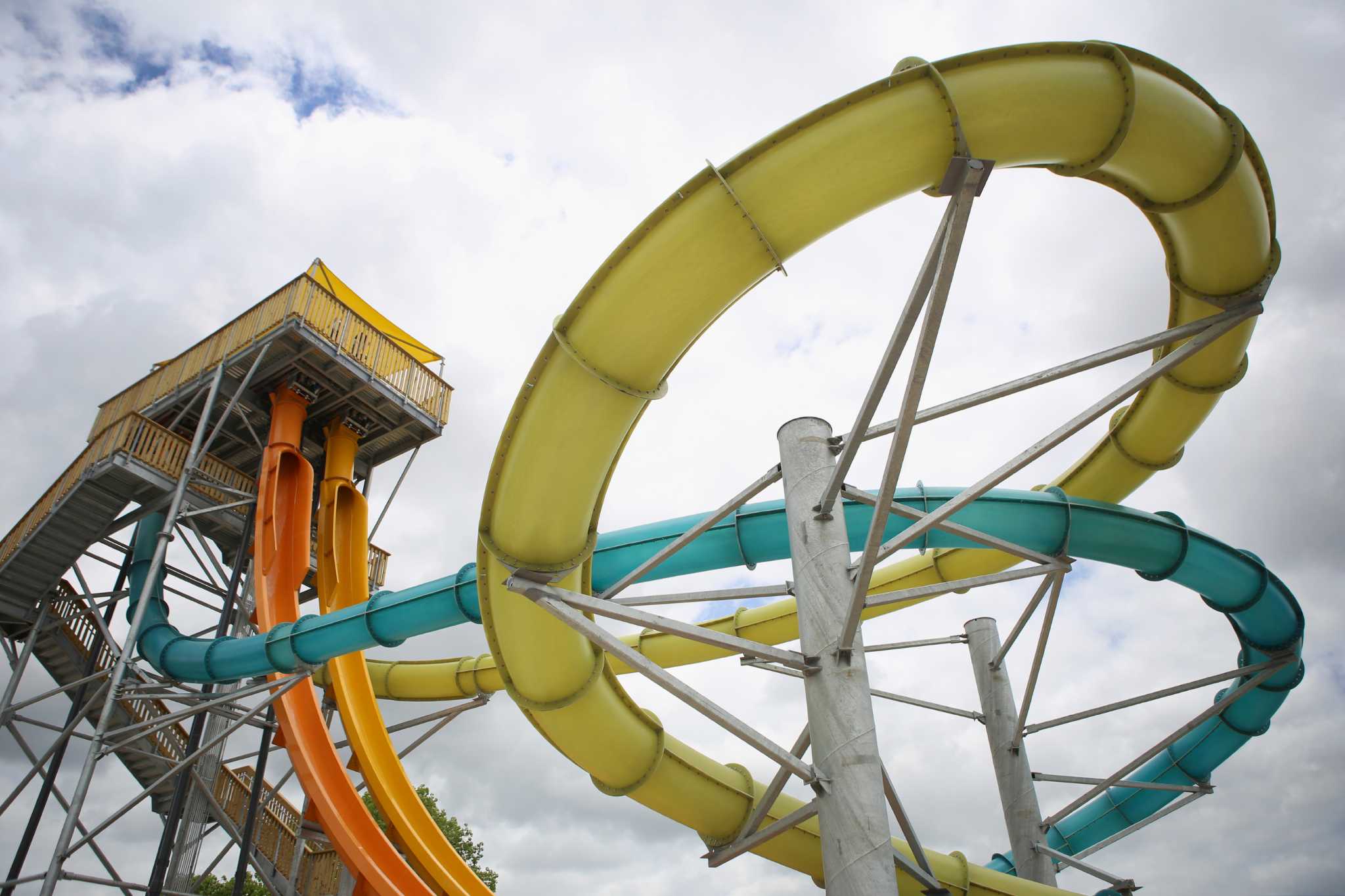 Six Flags Fiesta Texas unveils world's steepest water slide