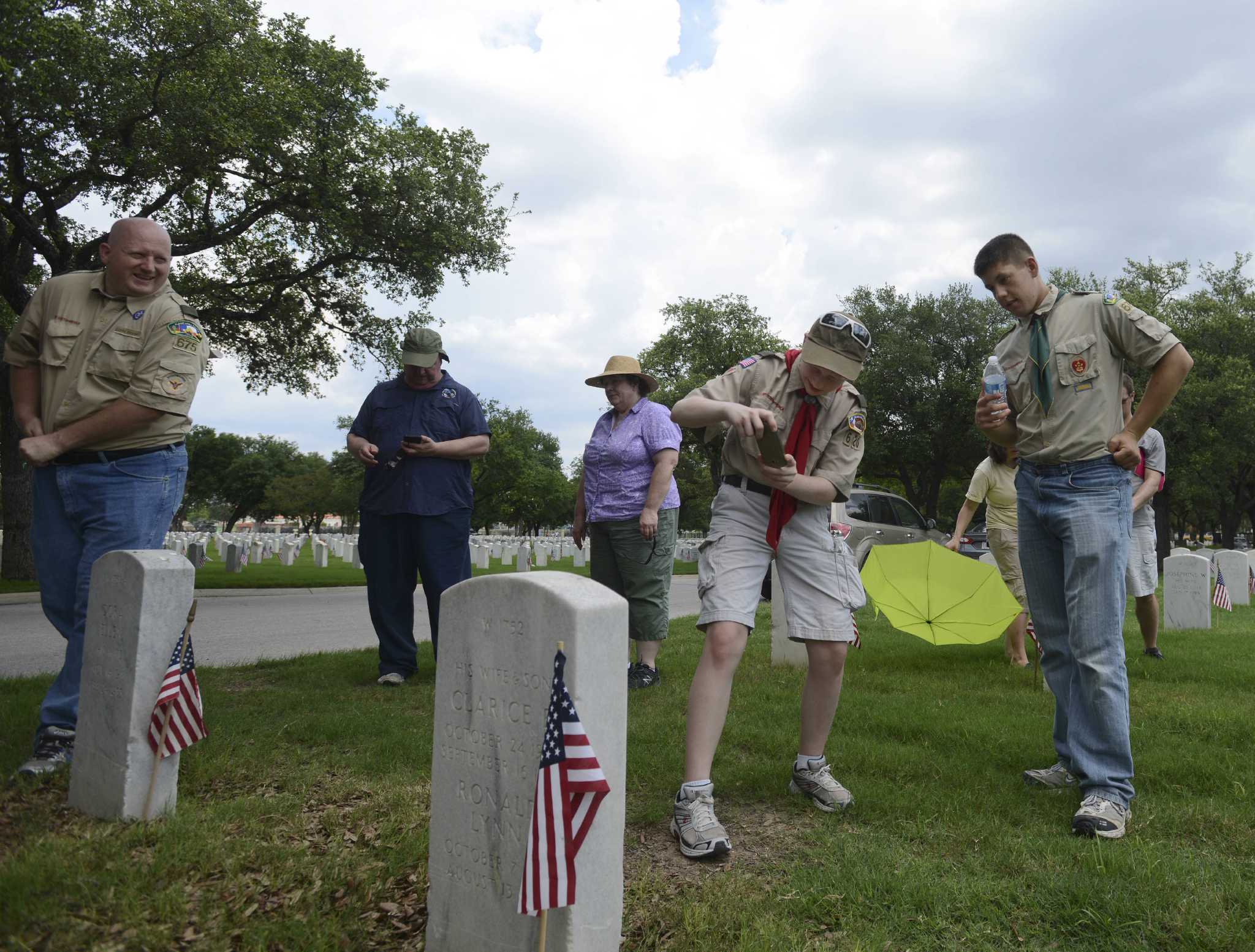 Scout Digitizing More Than 140 000 Graves At Fort Sam