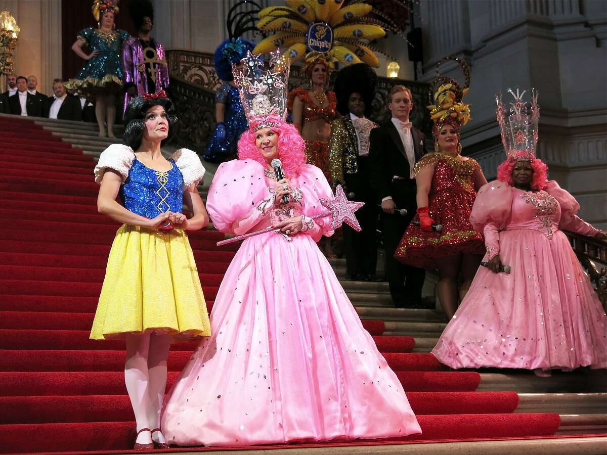 S.F. Giants celebrate 40 years of 'Beach Blanket Babylon'